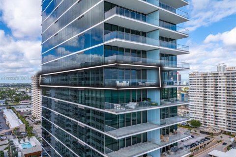 Condo in Hallandale Beach, Florida, 3 bedrooms  № 1991366 - photo 8