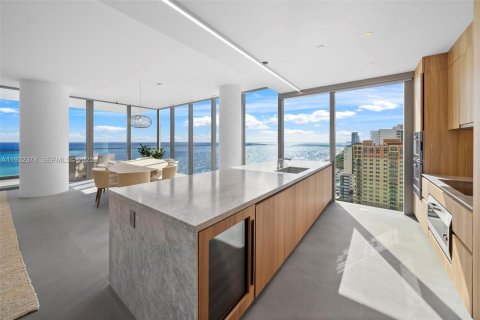 Condo in Hallandale Beach, Florida, 3 bedrooms  № 1991366 - photo 15