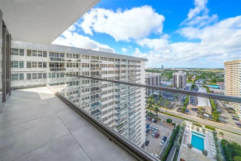 Condo in Hallandale Beach, Florida, 3 bedrooms  № 1991366 - photo 26
