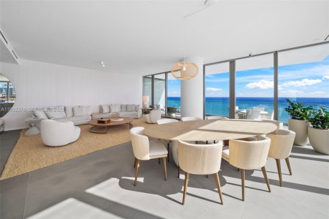 Condo in Hallandale Beach, Florida, 3 bedrooms  № 1991366 - photo 14