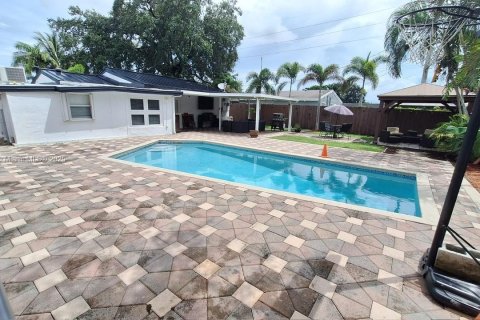 House in Hollywood, Florida 3 bedrooms, 126.35 sq.m. № 1779530 - photo 16