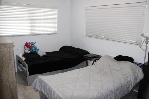 House in Hollywood, Florida 3 bedrooms, 126.35 sq.m. № 1779530 - photo 11