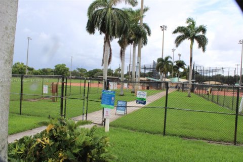 House in Hollywood, Florida 3 bedrooms, 126.35 sq.m. № 1779530 - photo 27