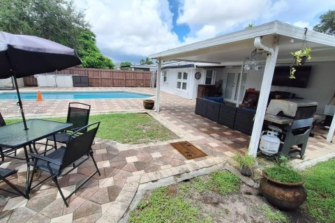 House in Hollywood, Florida 3 bedrooms, 126.35 sq.m. № 1779530 - photo 17