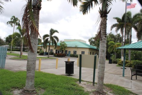 House in Hollywood, Florida 3 bedrooms, 126.35 sq.m. № 1779530 - photo 26