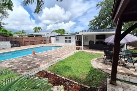 House in Hollywood, Florida 3 bedrooms, 126.35 sq.m. № 1779530 - photo 21