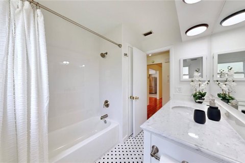 Villa ou maison à louer à Saint Petersburg, Floride: 2 chambres, 89.19 m2 № 2291807 - photo 9