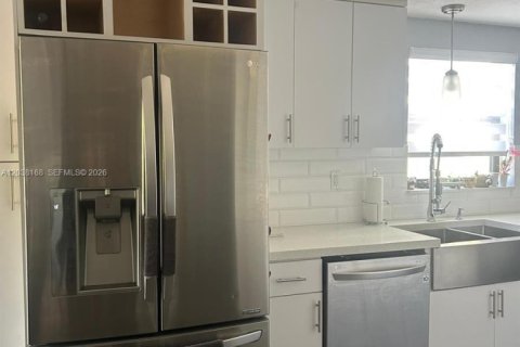 Condo in Miami, Florida, 3 bedrooms  № 2242580 - photo 3