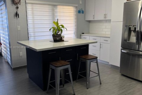 Condo in Miami, Florida, 3 bedrooms № 2242580
