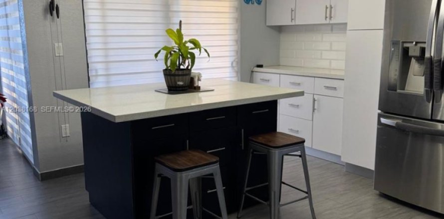 Condo in Miami, Florida, 3 bedrooms  № 2242580