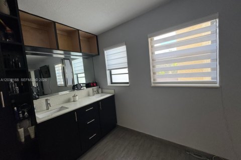 Condo in Miami, Florida, 3 bedrooms  № 2242580 - photo 6