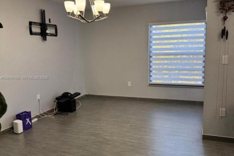 Condo in Miami, Florida, 3 bedrooms  № 2242580 - photo 10