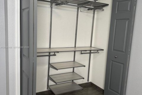 Condo in Miami, Florida, 3 bedrooms  № 2242580 - photo 17