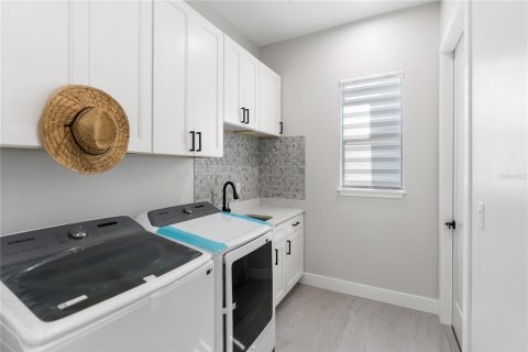 Casa en venta en Port Charlotte, Florida, 4 dormitorios, 216.18 m2 № 1866877 - foto 12