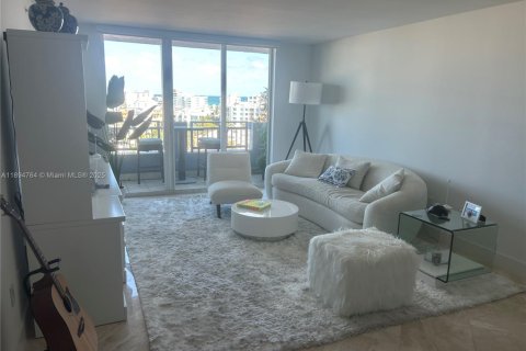 Снять в аренду квартиру в Майами-Бич, Флорида 2 спальни, 100.33м2, № 1949232 - фото 1