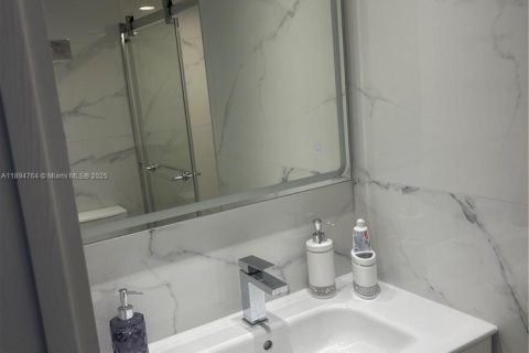 Снять в аренду квартиру в Майами-Бич, Флорида 2 спальни, 100.33м2, № 1949232 - фото 4