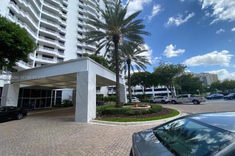 Copropriété à vendre à Aventura, Floride: 2 chambres, 109.72 m2 № 2173673 - photo 3