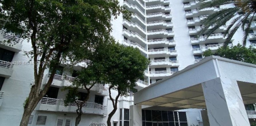 Condo à Aventura, Floride, 2 chambres  № 2173673