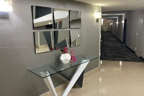 Copropriété à vendre à Aventura, Floride: 2 chambres, 109.72 m2 № 2173673 - photo 11