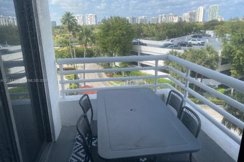Copropriété à vendre à Aventura, Floride: 2 chambres, 109.72 m2 № 2173673 - photo 26