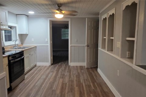 Villa ou maison à louer à Punta Gorda, Floride: 2 chambres, 75.81 m2 № 2378353 - photo 4