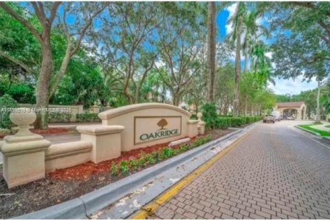 Casa en venta en Hollywood, Florida, 3 dormitorios, 153.1 m2 № 1939413 - foto 2