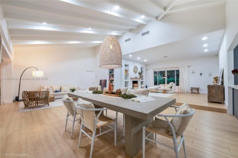 Снять в аренду виллу или дом в Корал-Гейблс, Флорида 4 спальни, 250м2, № 1946795 - фото 8