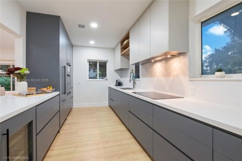 Снять в аренду виллу или дом в Корал-Гейблс, Флорида 4 спальни, 250м2, № 1946795 - фото 10