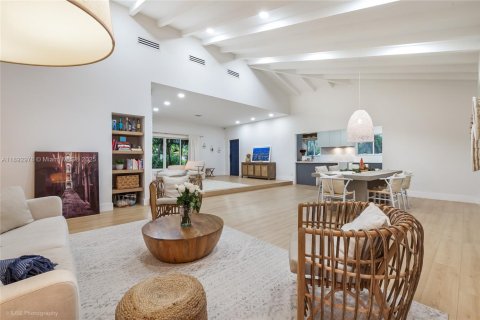 Снять в аренду виллу или дом в Корал-Гейблс, Флорида 4 спальни, 250м2, № 1946795 - фото 6