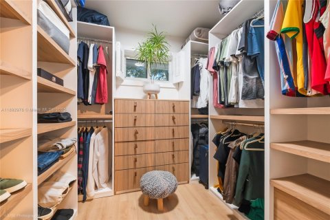 Снять в аренду виллу или дом в Корал-Гейблс, Флорида 4 спальни, 250м2, № 1946795 - фото 16