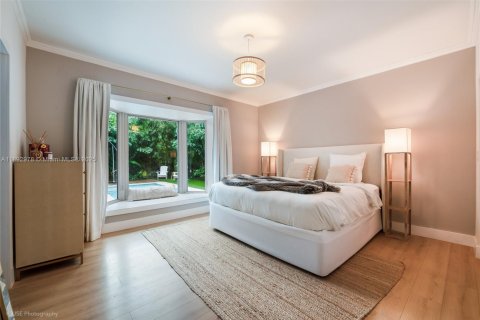 Снять в аренду виллу или дом в Корал-Гейблс, Флорида 4 спальни, 250м2, № 1946795 - фото 14