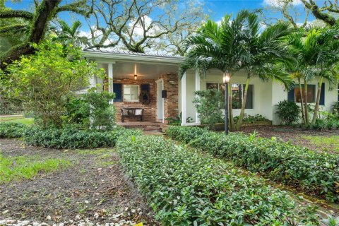 Снять в аренду виллу или дом в Корал-Гейблс, Флорида 4 спальни, 250м2, № 1946795 - фото 4