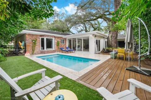 Снять в аренду виллу или дом в Корал-Гейблс, Флорида 4 спальни, 250м2, № 1946795 - фото 1