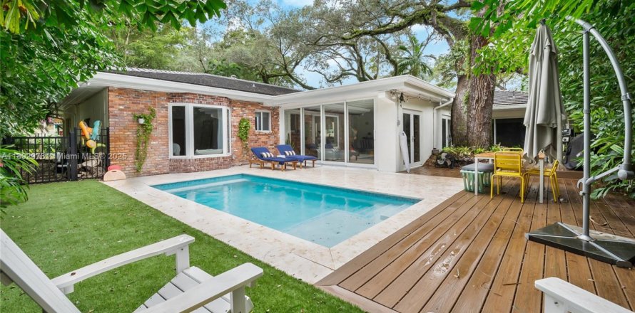 Дом в Корал-Гейблс, Флорида 4 спальни, 250м2 № 1946795