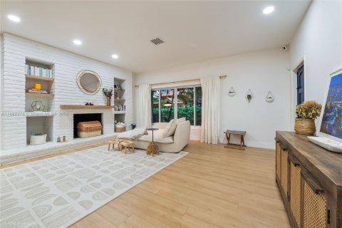 Снять в аренду виллу или дом в Корал-Гейблс, Флорида 4 спальни, 250м2, № 1946795 - фото 5