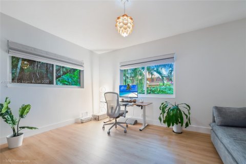 Снять в аренду виллу или дом в Корал-Гейблс, Флорида 4 спальни, 250м2, № 1946795 - фото 19