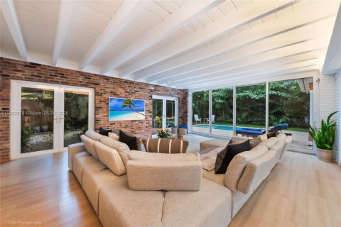 Снять в аренду виллу или дом в Корал-Гейблс, Флорида 4 спальни, 250м2, № 1946795 - фото 13