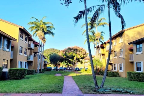 Купить кондоминиум в Кендалл, Флорида 2 спальни, 83.24м2, № 2049068 - фото 8