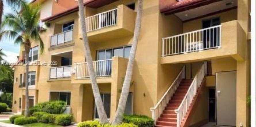 Кондоминиум с 2 спальнями в Кендалл, Флорида № 2049068