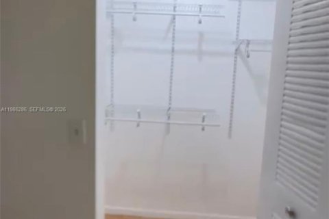 Купить кондоминиум в Кендалл, Флорида 2 спальни, 83.24м2, № 2049068 - фото 4