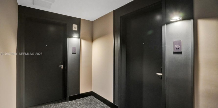 Estudio en el Condominio en Miami, Florida  № 2024698