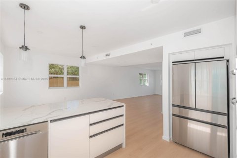 Propiedad comercial en venta en Fort Lauderdale, Florida № 2088807 - foto 8