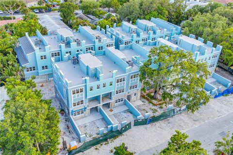 Propiedad comercial en venta en Fort Lauderdale, Florida № 2088807 - foto 2