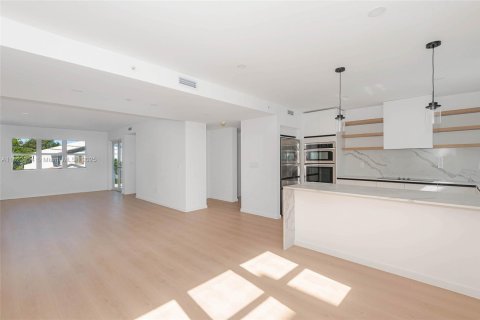 Propiedad comercial en venta en Fort Lauderdale, Florida № 2088807 - foto 13