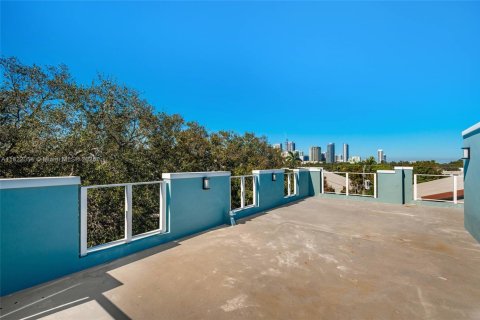 Propiedad comercial en venta en Fort Lauderdale, Florida № 2088807 - foto 19