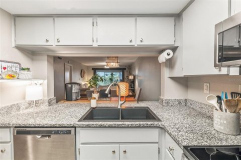Condo in Tarpon Springs, Florida, 2 bedrooms № 2349615 - photo 15
