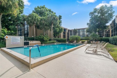 Condo in Tarpon Springs, Florida, 2 bedrooms № 2349615 - photo 5
