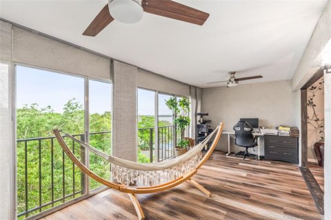 Condo in Tarpon Springs, Florida, 2 bedrooms № 2349615 - photo 22