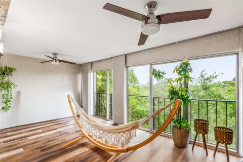 Condo in Tarpon Springs, Florida, 2 bedrooms № 2349615 - photo 21
