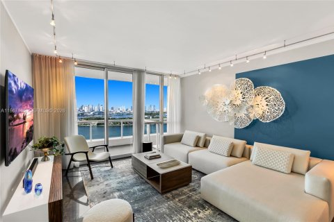 Condo in Miami Beach, Florida, 2 bedrooms № 2029455 - photo 2